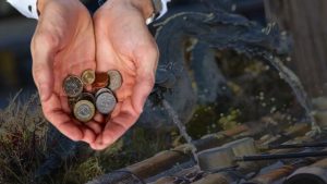 Turistlerin “şans” alışkanlığı doğayı tehdit ediyor: Göletlere bozuk para atmayın uyarısı