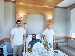 Felçli gazeteci yeniden yürümeye başladı